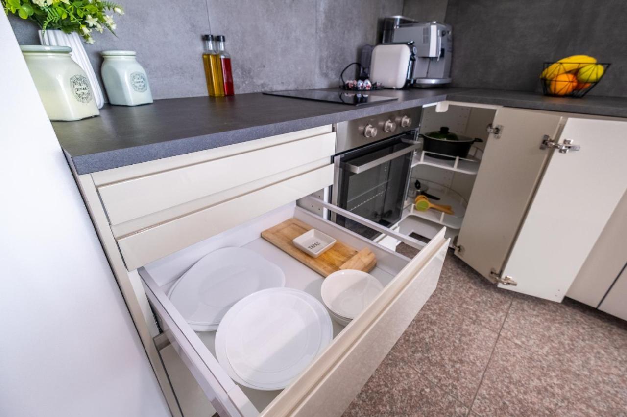 Julie'S Sunny Cozy Apartment With Balcony София Экстерьер фото