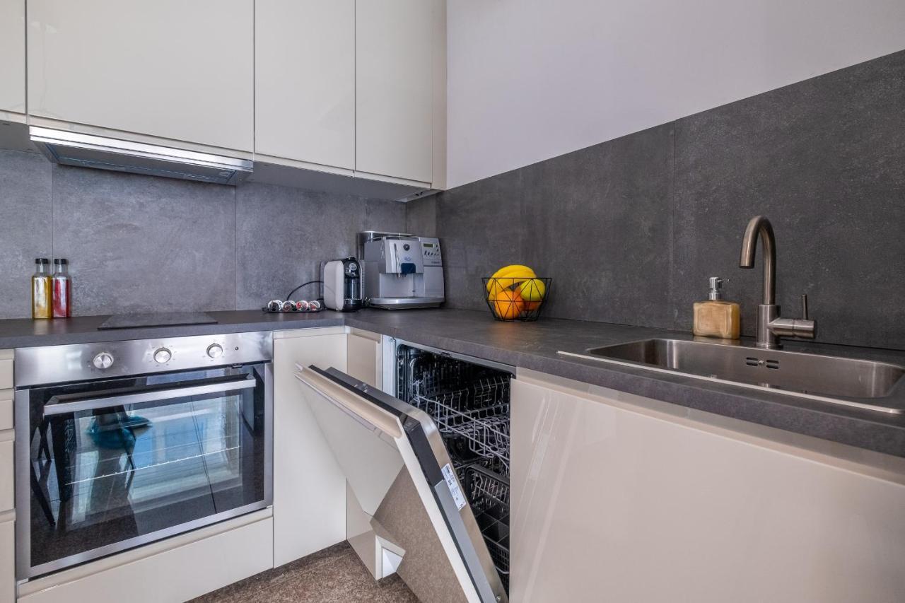 Julie'S Sunny Cozy Apartment With Balcony София Экстерьер фото