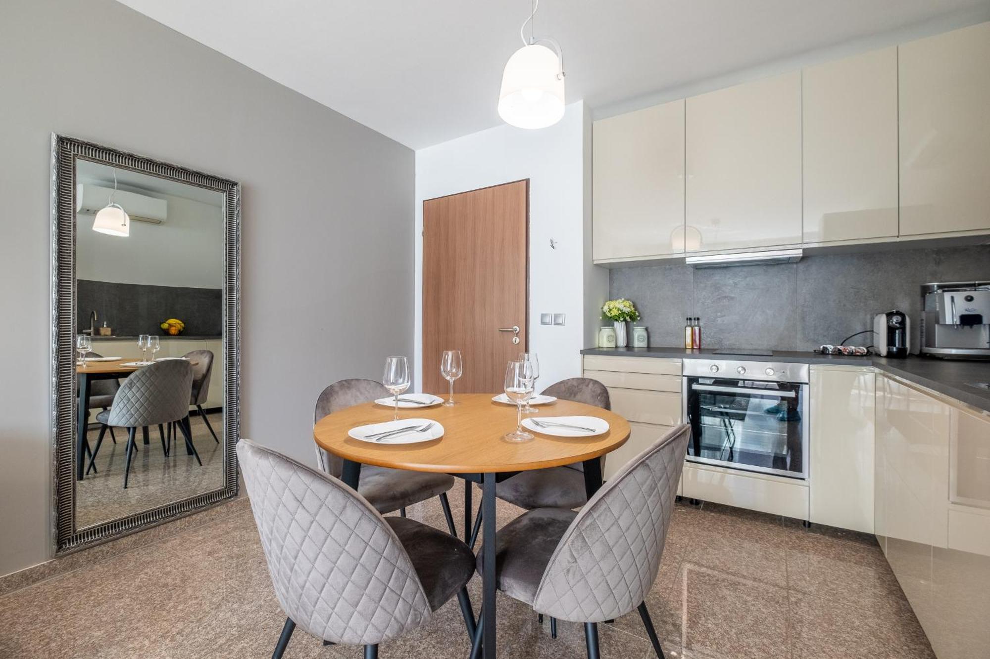 Julie'S Sunny Cozy Apartment With Balcony София Экстерьер фото